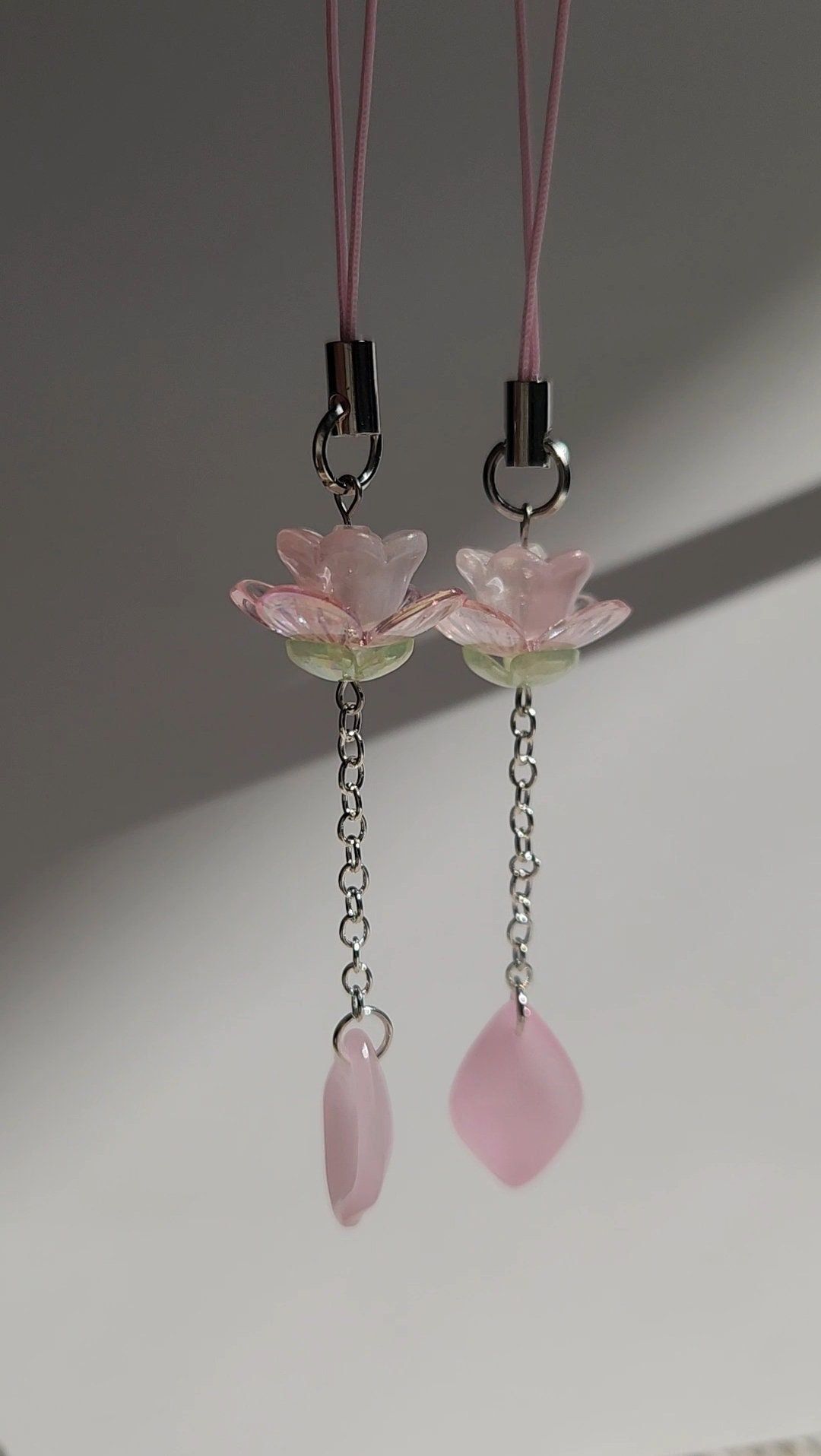 Aesthetic Phone Accessories for Girls | Cute & Trendy Cases π±π Upgrade your phoneβs vibe with the most aesthetic accessories every girl is loving in 2025 β¨. From dreamy pink and purple phone cases to elegant black designs and DIY beaded charms, these accessories blend beauty and function perfectly πΈπ«. Whether you’re into crochet styles, Apple iPhone covers, or creative logo design ideas, this collection brings your aesthetic to life with every detail π. Tap into your cozy, stylish side β your next favorite phone look is waiting for you ποΈπ #aestheticphoneaccessories #phonecaseideas #cutephonestyle #aestheticvibes