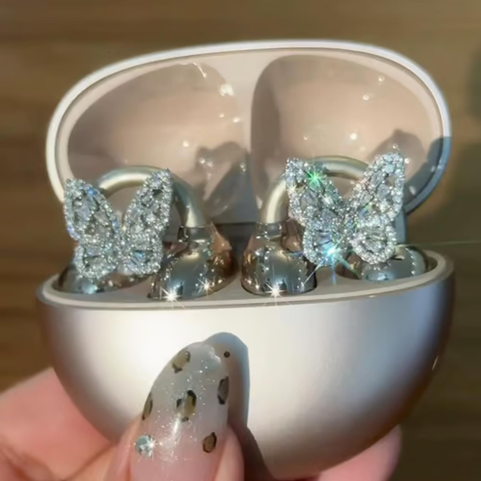 Aesthetic Phone Accessories for Girls | Cute & Trendy Cases π±π Upgrade your phoneβs vibe with the most aesthetic accessories every girl is loving in 2025 β¨. From dreamy pink and purple phone cases to elegant black designs and DIY beaded charms, these accessories blend beauty and function perfectly πΈπ«. Whether you’re into crochet styles, Apple iPhone covers, or creative logo design ideas, this collection brings your aesthetic to life with every detail π. Tap into your cozy, stylish side β your next favorite phone look is waiting for you ποΈπ #aestheticphoneaccessories #phonecaseideas #cutephonestyle #aestheticvibes