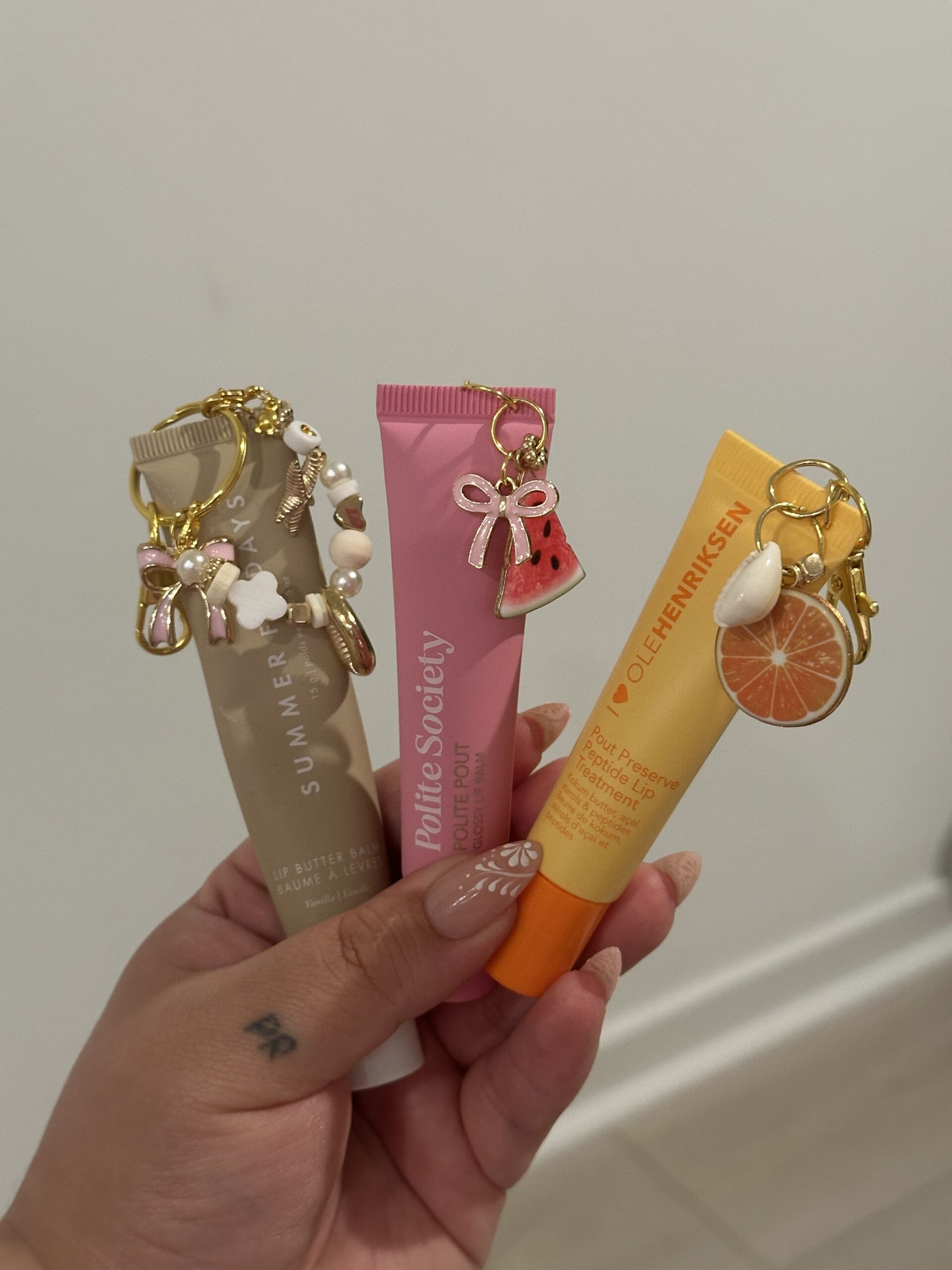 Aesthetic Phone Accessories for Girls | Cute & Trendy Cases π±π Upgrade your phoneβs vibe with the most aesthetic accessories every girl is loving in 2025 β¨. From dreamy pink and purple phone cases to elegant black designs and DIY beaded charms, these accessories blend beauty and function perfectly πΈπ«. Whether you’re into crochet styles, Apple iPhone covers, or creative logo design ideas, this collection brings your aesthetic to life with every detail π. Tap into your cozy, stylish side β your next favorite phone look is waiting for you ποΈπ #aestheticphoneaccessories #phonecaseideas #cutephonestyle #aestheticvibes