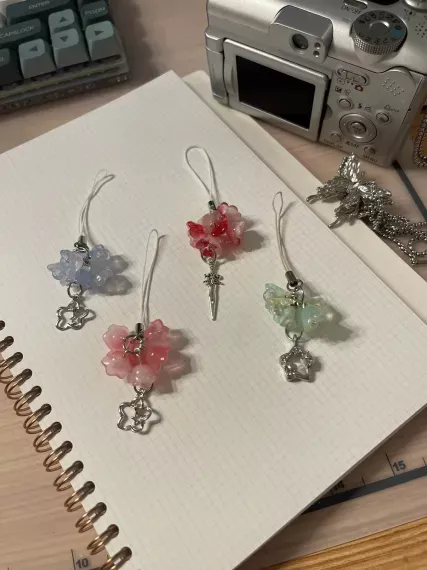 Aesthetic Phone Accessories for Girls | Cute & Trendy Cases π±π Upgrade your phoneβs vibe with the most aesthetic accessories every girl is loving in 2025 β¨. From dreamy pink and purple phone cases to elegant black designs and DIY beaded charms, these accessories blend beauty and function perfectly πΈπ«. Whether you’re into crochet styles, Apple iPhone covers, or creative logo design ideas, this collection brings your aesthetic to life with every detail π. Tap into your cozy, stylish side β your next favorite phone look is waiting for you ποΈπ #aestheticphoneaccessories #phonecaseideas #cutephonestyle #aestheticvibes