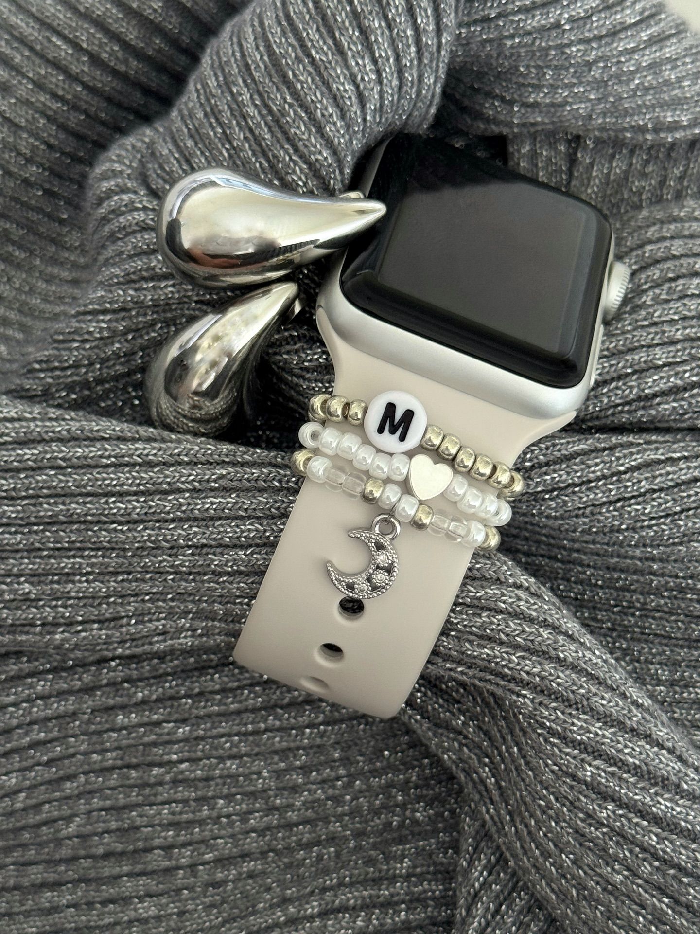 Aesthetic Phone Accessories for Girls | Cute & Trendy Cases π±π Upgrade your phoneβs vibe with the most aesthetic accessories every girl is loving in 2025 β¨. From dreamy pink and purple phone cases to elegant black designs and DIY beaded charms, these accessories blend beauty and function perfectly πΈπ«. Whether you’re into crochet styles, Apple iPhone covers, or creative logo design ideas, this collection brings your aesthetic to life with every detail π. Tap into your cozy, stylish side β your next favorite phone look is waiting for you ποΈπ #aestheticphoneaccessories #phonecaseideas #cutephonestyle #aestheticvibes